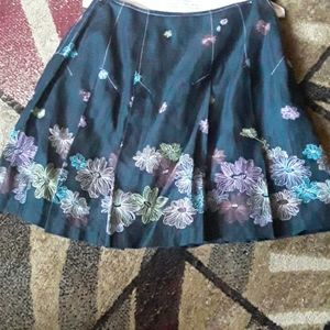 Embroidered skirt